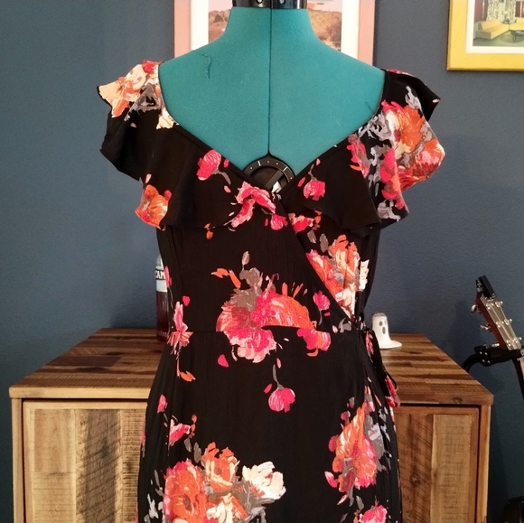 Delicious red and black floral Hi-Lo maxi sress true wrap, flexible sizing, M - Picture 2 of 6